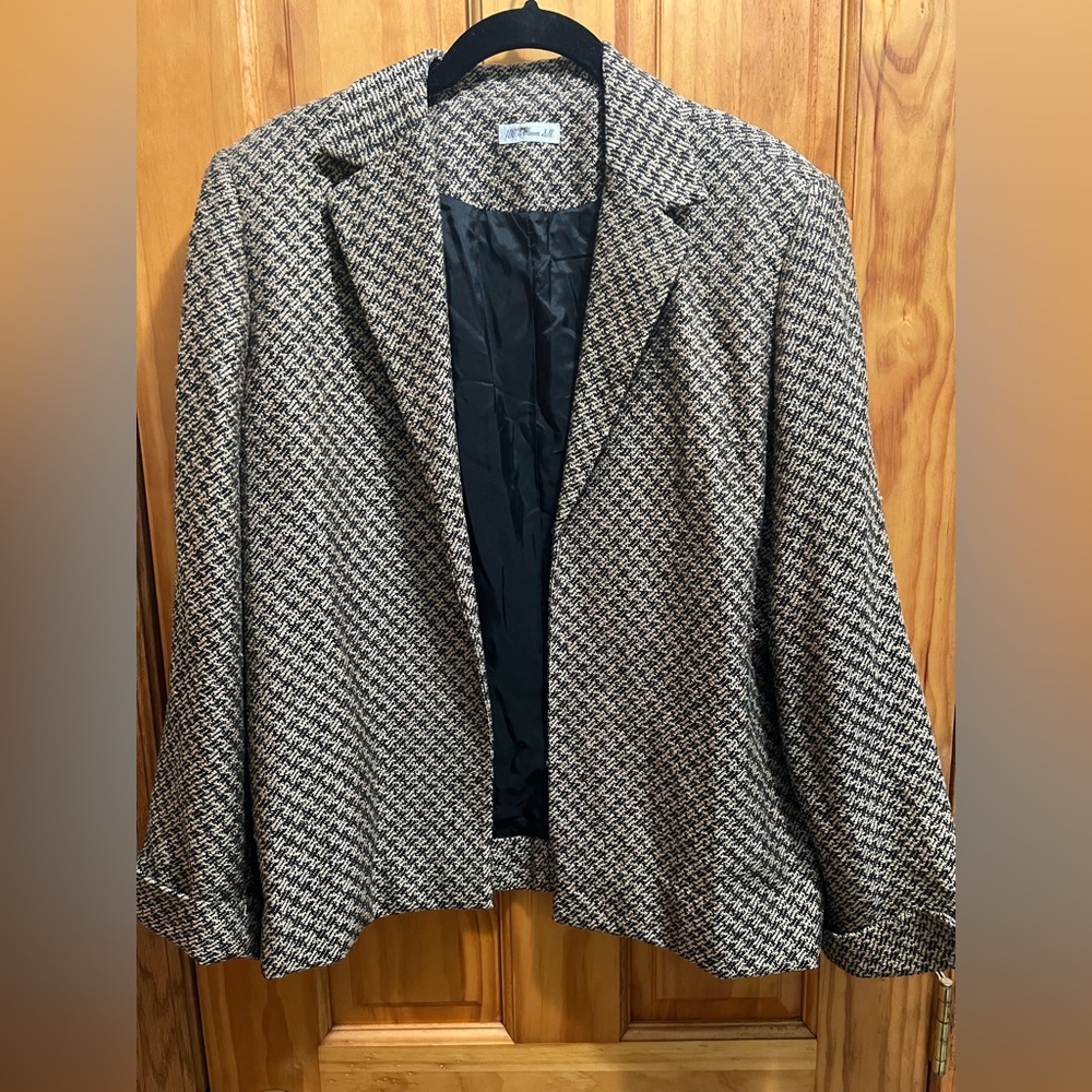 Elegant Women's Houndstooth Blazer